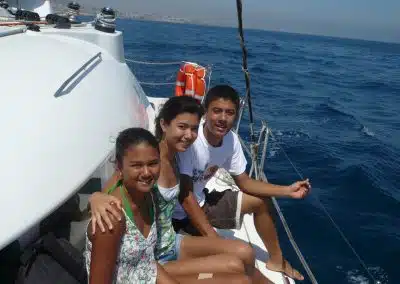Paseo en barco con amigos en Málaga