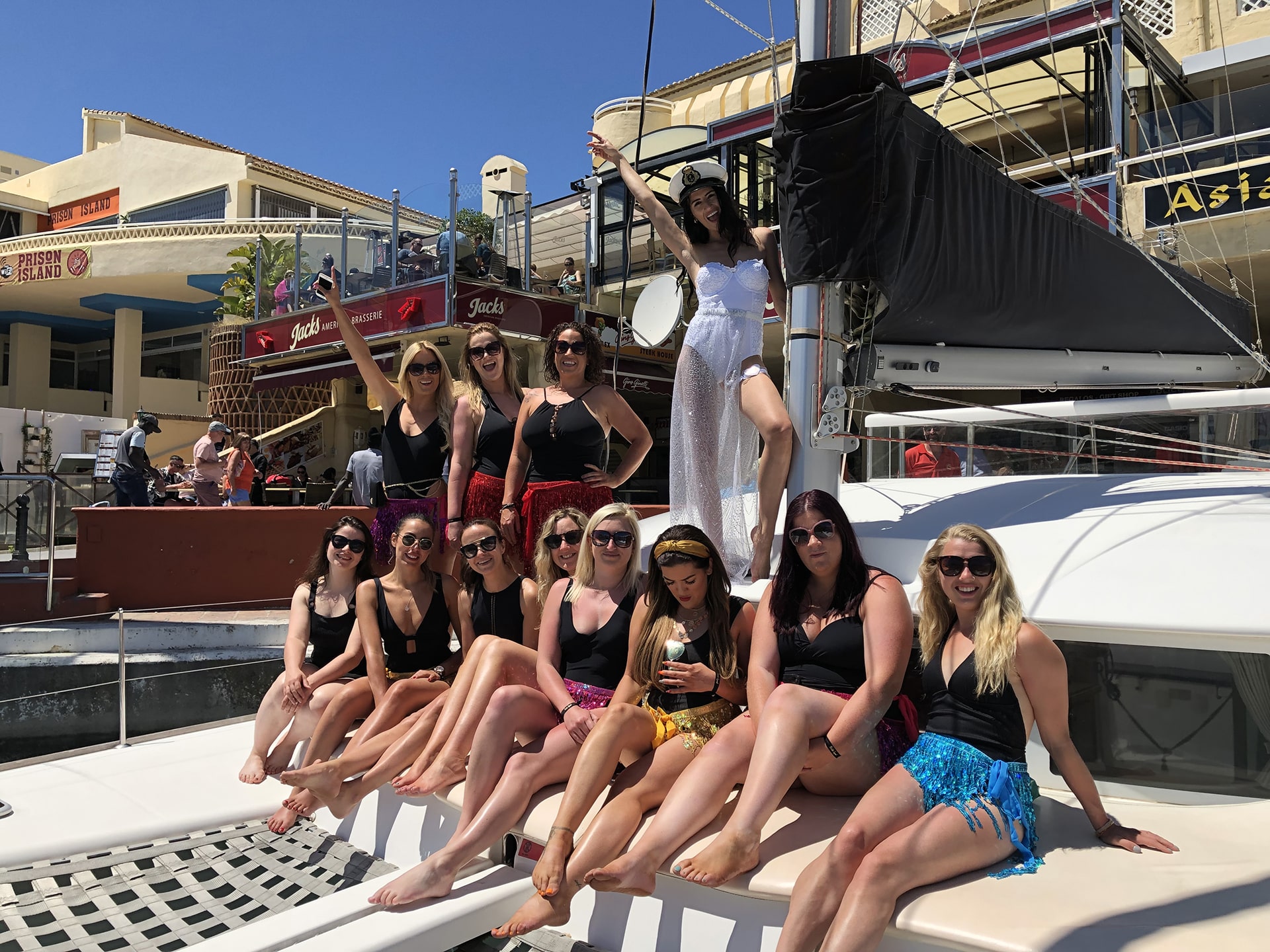 Salidas concertadas para grupos en Barco Benalmádena - Catamarán Dragón de Oro-min